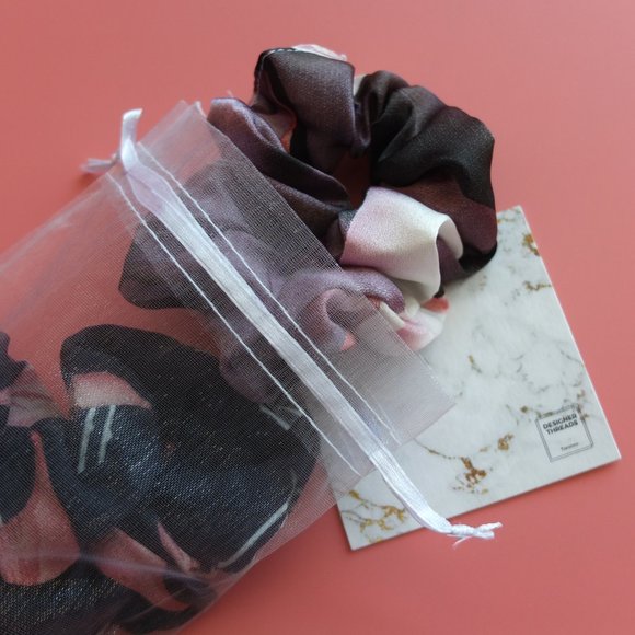 Oversized Scrunchie - Muted Floral Flamingo - Picture 5 of 8